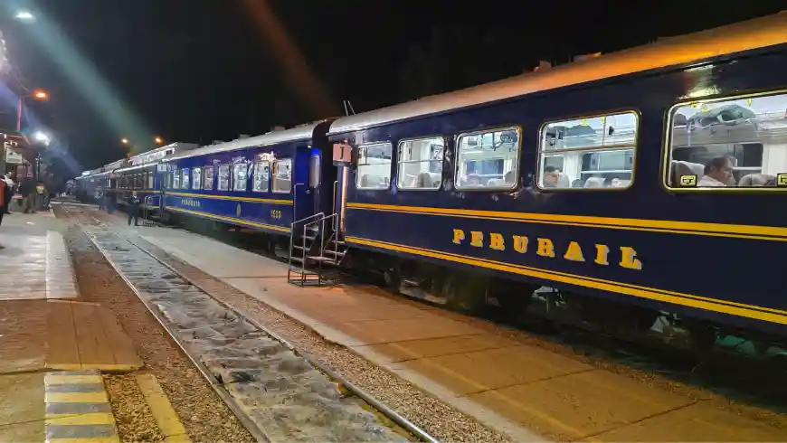 ollantaytambo train station travelers boarding machu picchu train