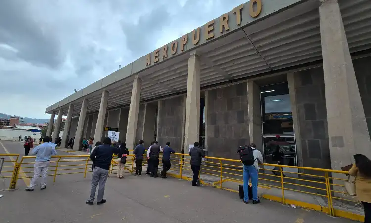 travelers deciding transport cusco airport arrival